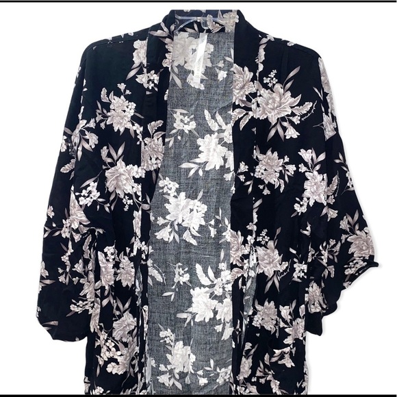 Spiritual Gangster Black and White Maya Floral Kimono OS NWOT - Picture 7 of 8